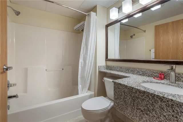 Suite, Queen Bed, Jetted Tub, SureStay Plus Hotel by Best Western Litchfield 3/4