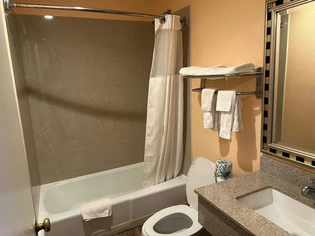 غرفة بسرير كوين، Stay Inn by OYO Near I 80 Lincoln West 2/2