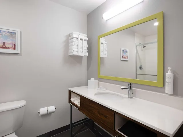 جناح بسرير كينج مع أريكة، Hampton Inn Boca Raton/Deerfield Beach 4/4