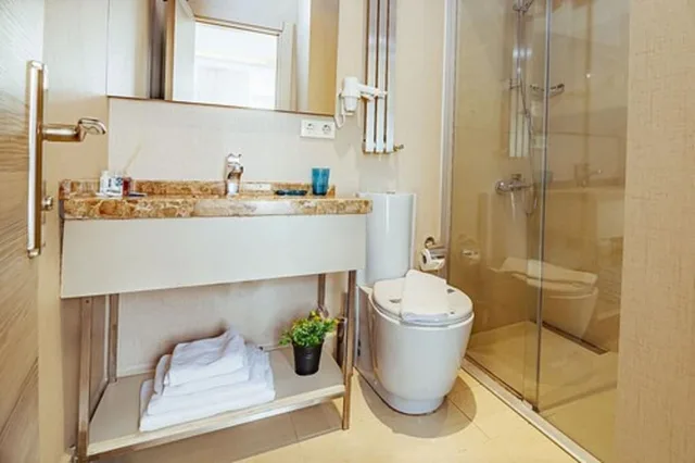 شقة رئاسية بسرير كوين مع أريكة، Comfort Beige Hotel 8/8