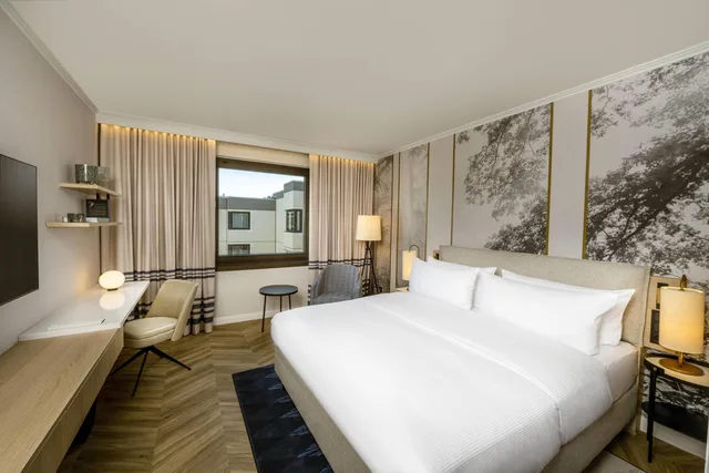 غرفة متصلة عائلية بسرير كينج وسريرين منفصلين، DoubleTree by Hilton Berlin Ku’damm 4/7