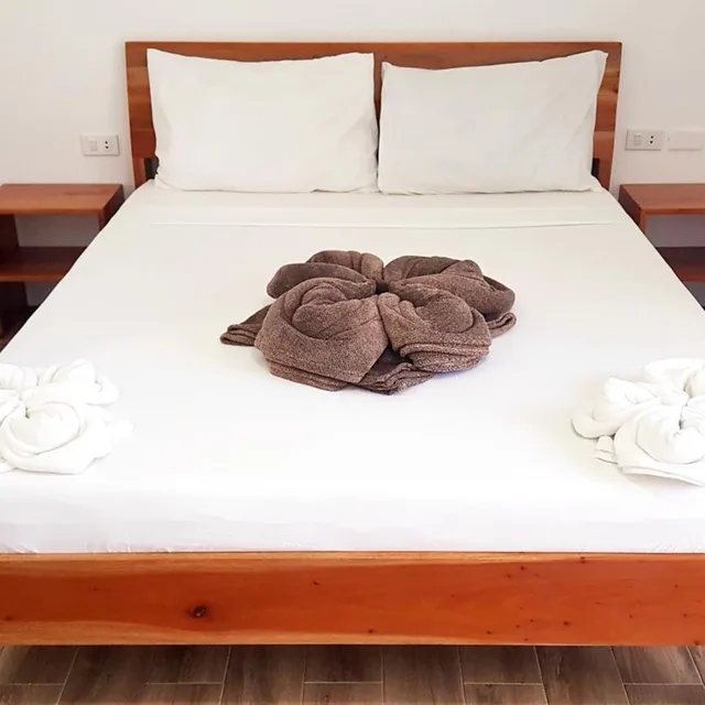 غرفة قياسية بسرير كوين بشرفة، Positano Alona Beach Panglao 4/6