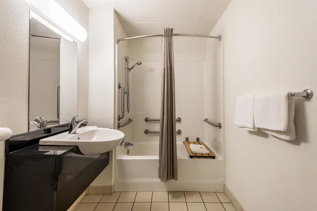 غرفة قياسية بسريرين مزدوجين، Motel6 Birmingham, AL 6/6