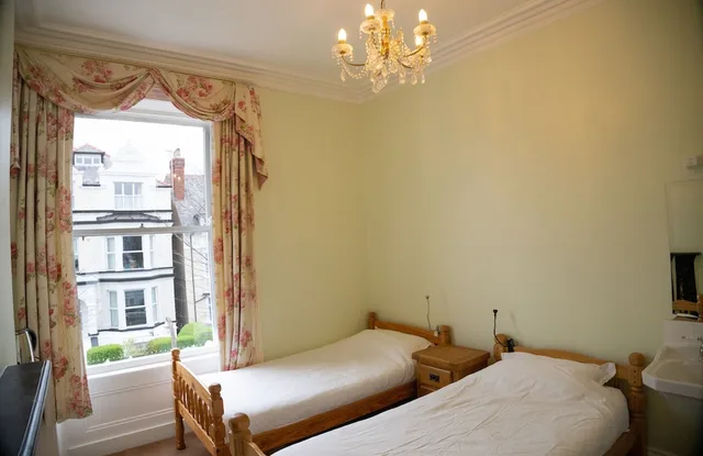 غرفة قياسية بسريرين منفصلين بحمام مشترك، Llandudno Hostel 2/6