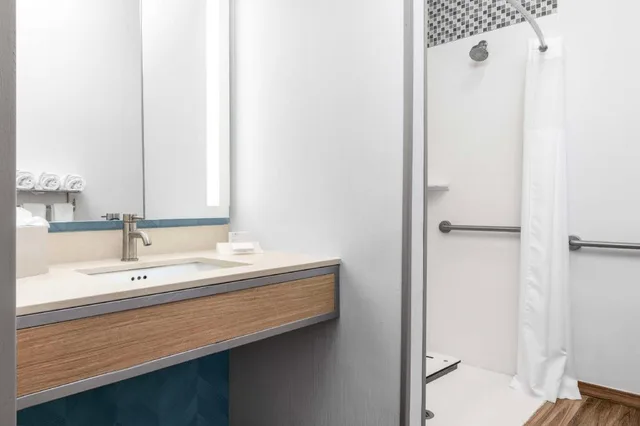 جناح بسرير كينج بغرفة نوم واحدة مع أريكة لذوي الإعاقة، Hilton Garden Inn West Palm Beach Airport 4/4