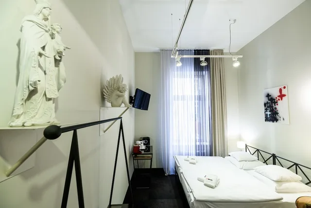 غرفة كلاسيكية بسرير كوين، Home Aparthotel 2/6