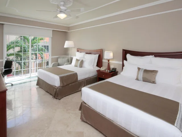 غرفة فاخرة بسرير مزدوج، Villa Mercedes Merida, Curio Collection by Hilton 2/3