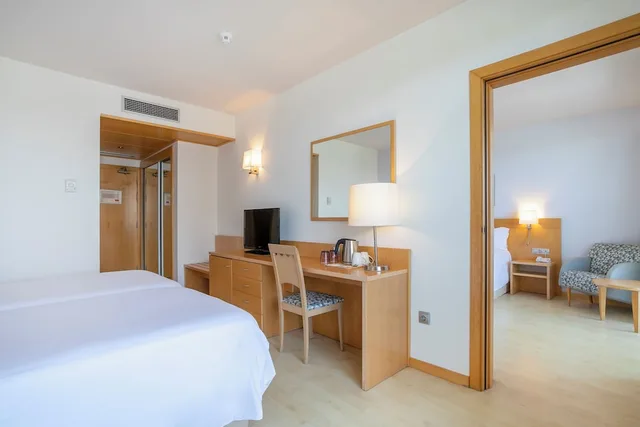 غرفة متصلة بأربعة أسرّة، Sol Port Cambrils (ex Tryp Port Cambrils) 3/6