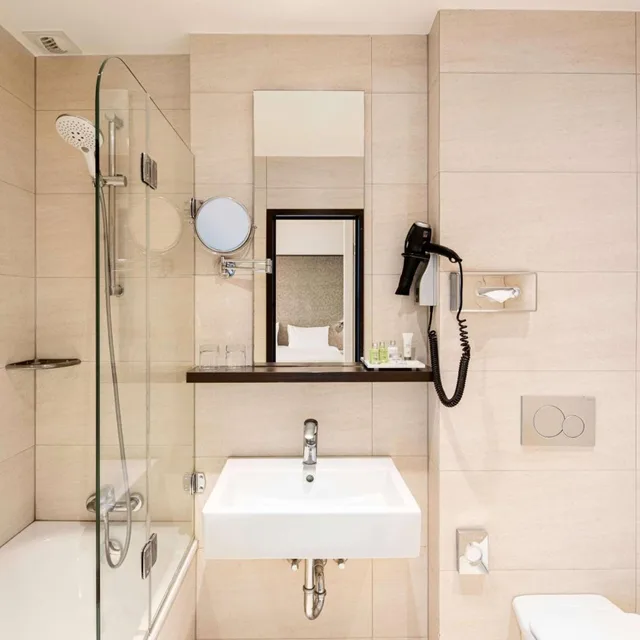 غرفة سوبيريور بسرير مزدوج أو سريرين منفصلين، Hotel NH Brussels Stephanie 8/8