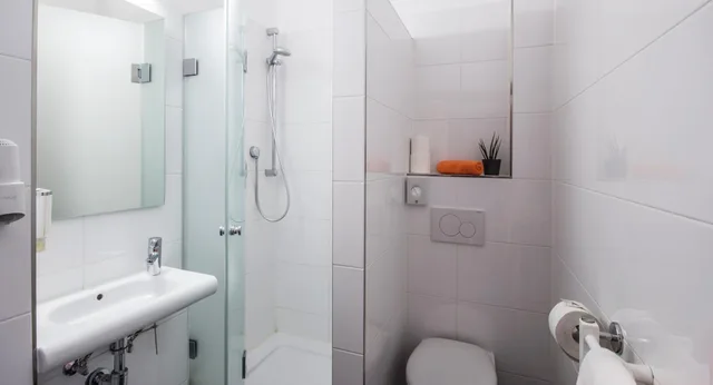 غرفة مفردة، GS Hotel 7/13