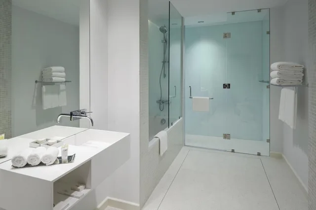 جناح بسرير فردي بغرفتي نوم مع أريكة في طابق مرتفع، ستايبريدج سويتس الخبر(Staybridge Suites Al Khobar) 3/4