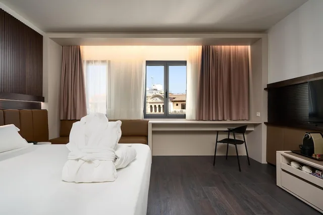 Premium, Becquer Hotel 5/10