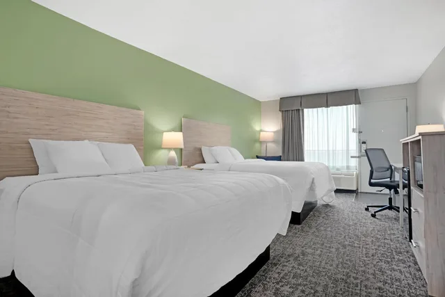 غرفة قياسية بسريرين كوين، Best Western Navarre Waterfront 4/8