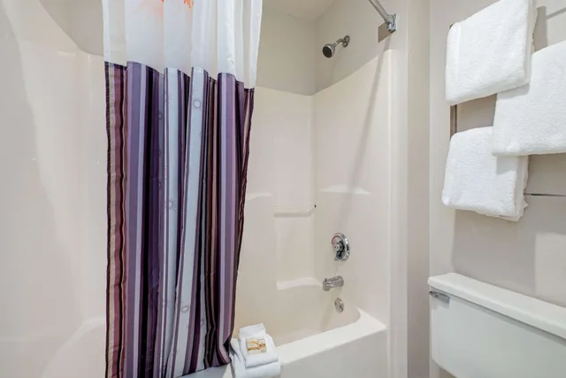 جناح ديلوكس بسرير كينج، La Quinta Inn And Suites By Wyndham Mansfield Oh 9/9