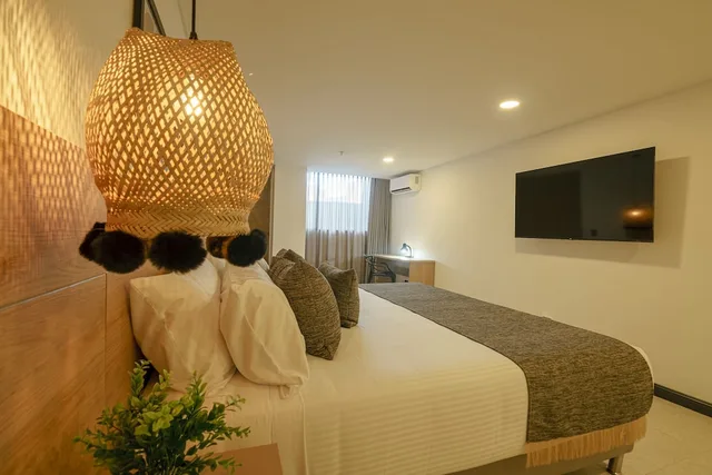 غرفة ديلوكس بسرير كوين بحوض استحمام، First Class Hotel 1/4