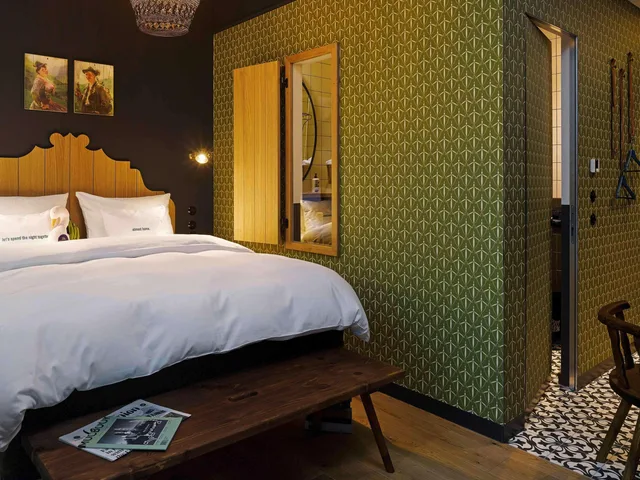 غرفة قياسية بسرير مزدوج، 25hours Hotel The Royal Bavarian 1/2