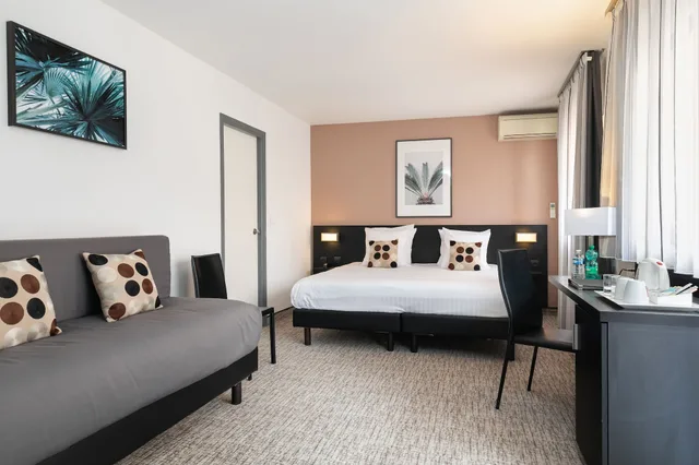 غرفة سوبيريور بسرير كينج وسرير فردي بشرفة، Best Western Hotel Mediterranee Menton 1/6