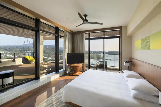 Sunset, Suite, King Bed, Corner، Hyatt Regency Seragaki Island Okinawa 1/2
