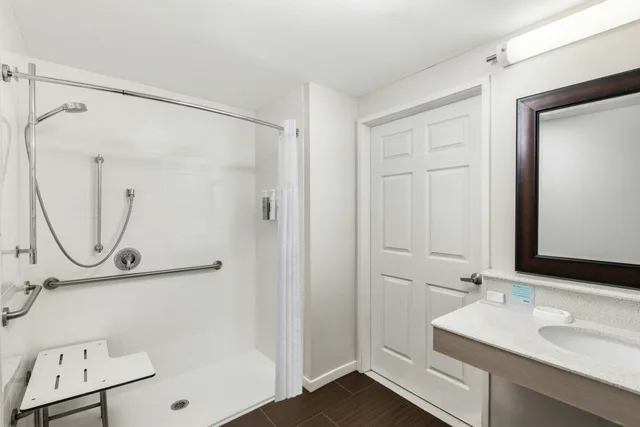 غرفة بسرير كوين لذوي الإعاقة، Hampton Inn Portland East 4/4