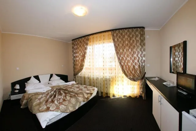 غرفة سوبيريور ثلاثية بسرير كوين وسرير فردي بإطلالة على الجبل بشرفة، Hotel Iri 4/10