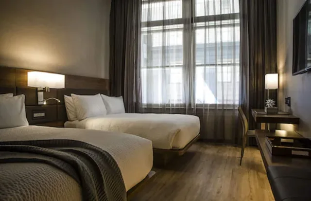 غرفة بسريرين مزدوجين، AC Hotel by Marriott New Orleans French Quarter 1/5