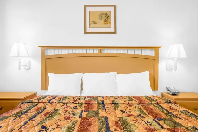 غرفة مفردة بسرير كينج، Knights Inn Pine Grove 3/4