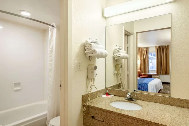 غرفة قياسية بسرير كينج، Econo Lodge Phoenix North I-17 3/3