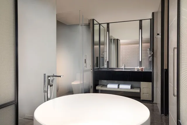 غرفة بريميوم بسرير كينج، Courtyard by Marriott Luoyang 5/5