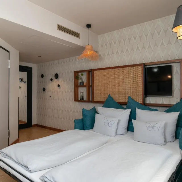 Roomy, Deluxe, Double Bed، Cocoon Salzburg 1/10