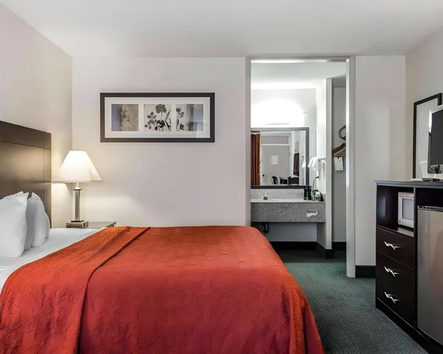 غرفة بسرير مزدوج للمدخنين لذوي الإعاقة، Quality Inn and Suites York PA 1/6