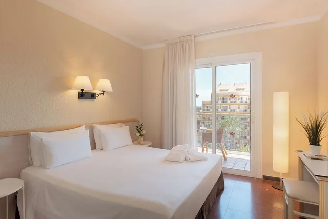 غرفة كومفورت رباعية بشرفة، Luna Park Hotel Yoga and Spa 1/7