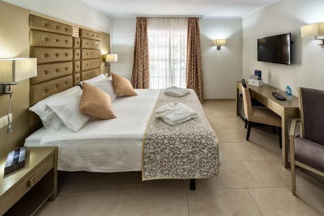Superior, Double Bed, Shared Terrace، Hotel Bluesea Alboran 7/10