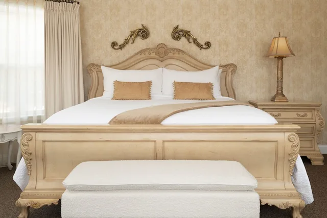 Suite, King Bed, The Inn At Thorn Hill Spa 2/4