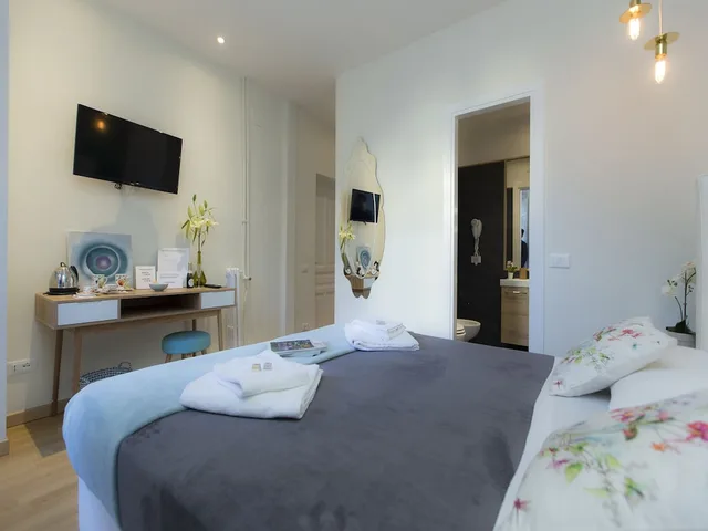 غرفة ديلوكس بسرير كوين، Al 7 Small Luxury Rooms 6/8