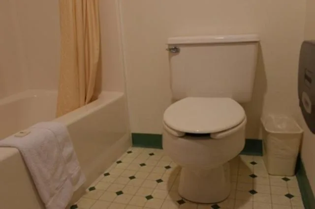 غرفة بسرير كينج، State Line Inn 4/4