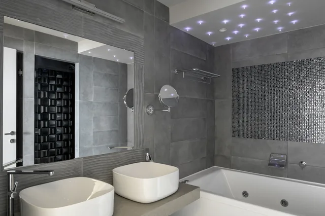 Grand, Suite, King Bed, Sauna, Hot Tub، Macaris Suites And Spa 2/2