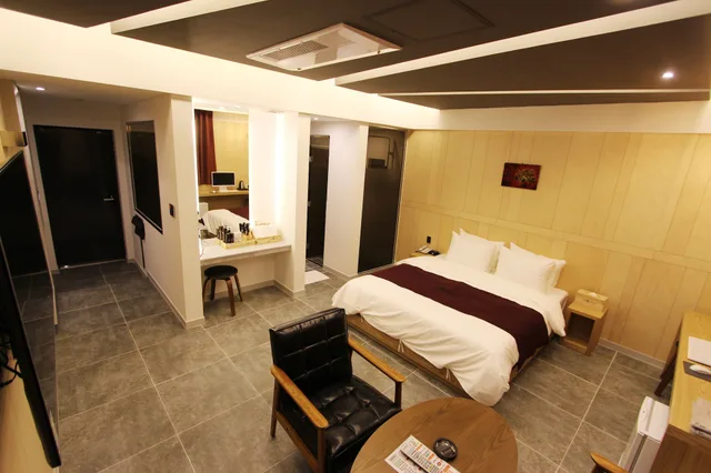 Deluxe, Queen Bed, Brown-Dot Hotel Daegu Hyukshin Doshi 2/8