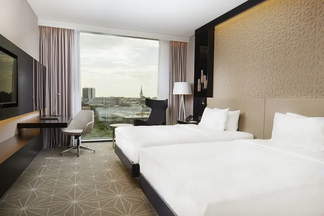 غرفة متصلة عائلية بسرير كينج، Hilton Tallinn Park 1/5