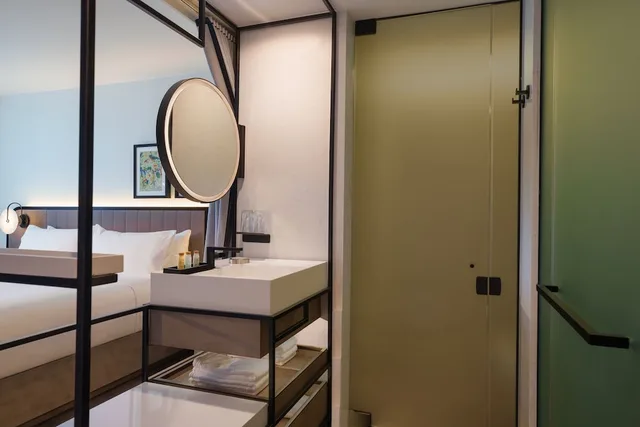 غرفة بسرير مزدوج، Renaissance New York Flushing Hotel at Tangram 5/6