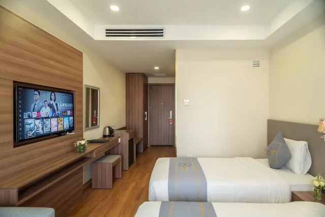 Superior, King Bed, Balcony, Orbit Hotel 2/6