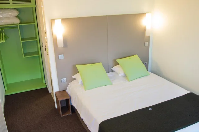 Room, Double Bed, Campanile Nantes Est Saint Sebastien Sur Loire 2/8