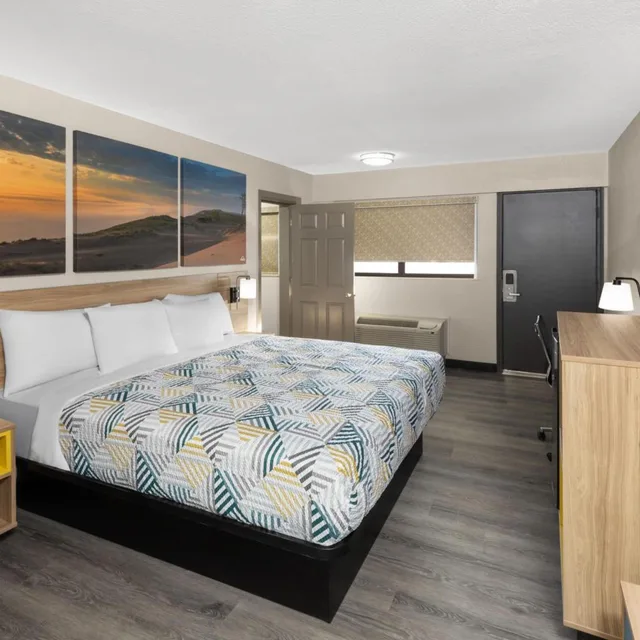 جناح بسرير كينج وسريرين مزدوجين بغرفتي نوم، Days Inn by Wyndham Kansas City Northeast 6/9