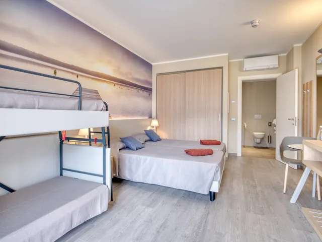 غرفة سوبيريور رباعية، Hotel Cristina 11/15