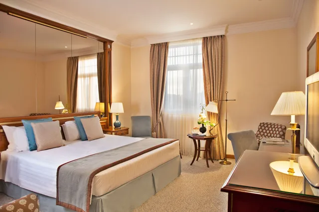 غرفة سوبيريور بسريرين منفصلين بإطلالة على المسبح، Palacio Estoril Hotel Golf And Spa 3/5