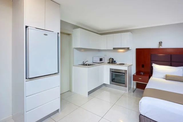 Deluxe, Queen and Twin Beds, Balcony, Best Western Casula Motor Inn 1/2