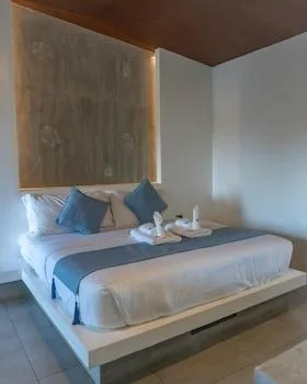 جناح تنفيذي بإطلالة على المسبح بشرفة، Amihan Resort 1/1