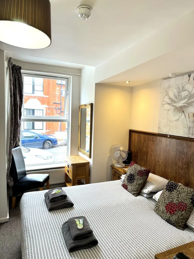 Standard, Double Bed, Riverside Hotel Bed and Breakfast 1/3