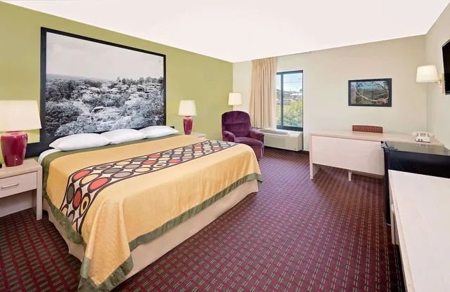 Room, King Bed, Smoking, Super 8 By Wyndham Metropolis 4/10