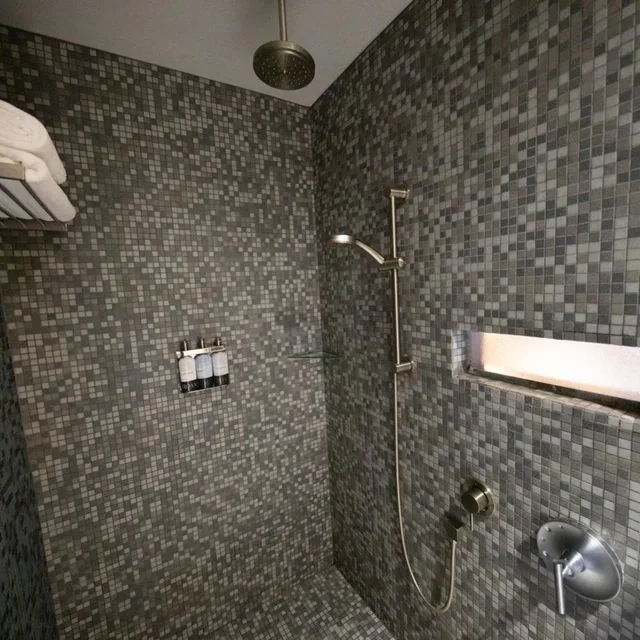 غرفة بسرير كوين، Modern Hotel And Bar 6/10