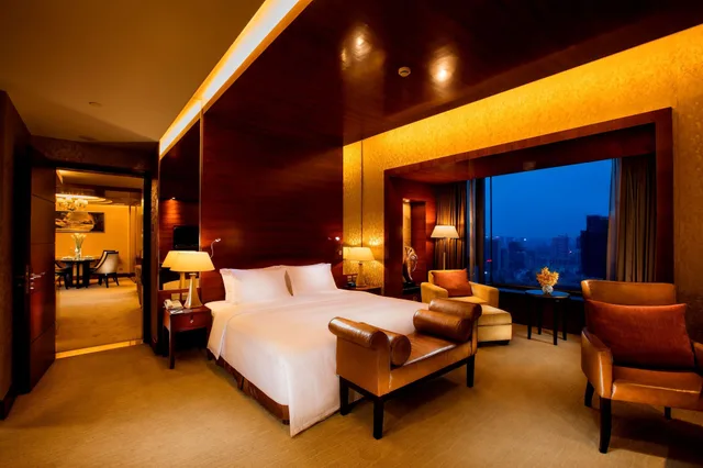 جناح تنفيذي بسرير كينج مع دخول صالة النادي، Hilton Hefei 1/3